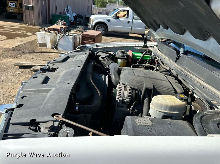 image for item DS2047 2009 GMC Sierra 3500  flatbed pickup truck