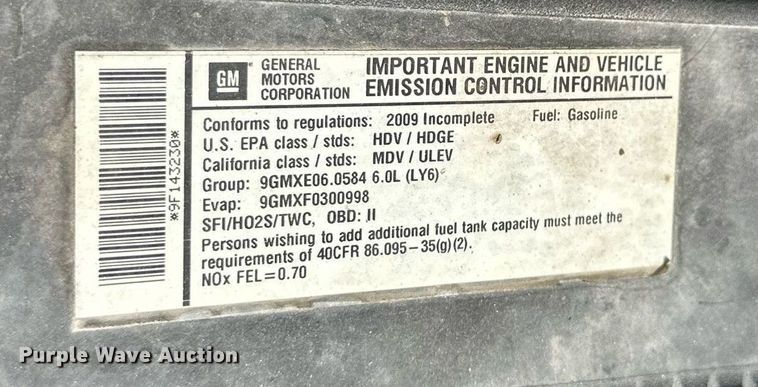 image for item DS2047 2009 GMC Sierra 3500  flatbed pickup truck