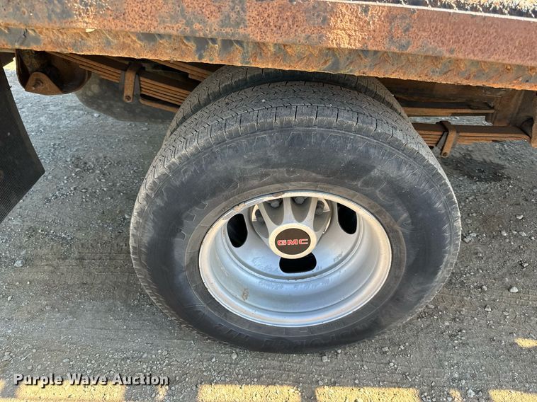 image for item DS2047 2009 GMC Sierra 3500  flatbed pickup truck