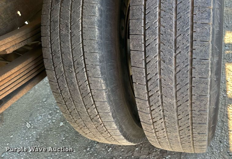 image for item DS2047 2009 GMC Sierra 3500  flatbed pickup truck