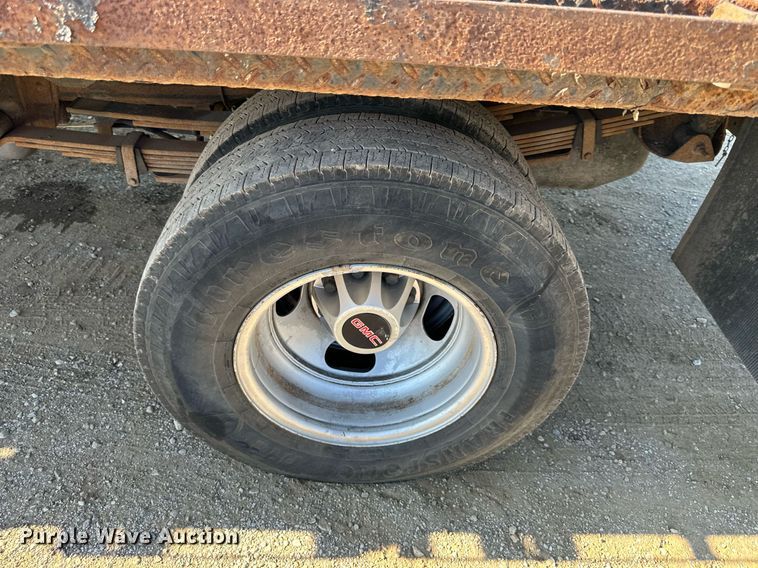 image for item DS2047 2009 GMC Sierra 3500  flatbed pickup truck