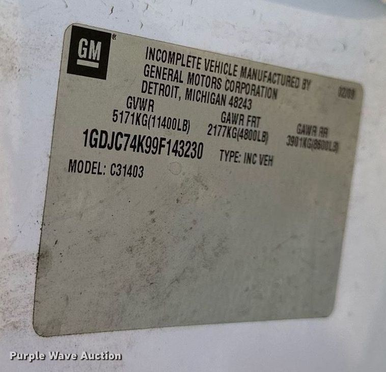 image for item DS2047 2009 GMC Sierra 3500  flatbed pickup truck