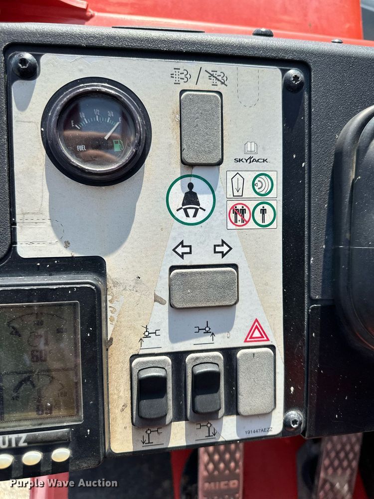 image for item DS2070 2018 Skyjack SJ1056 TH  telehandler