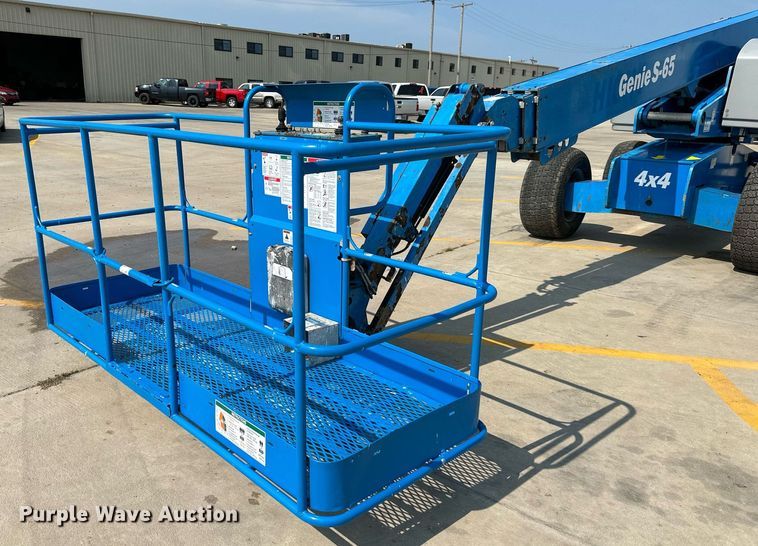 image for item DS2071 2014 Genie S-65  boom lift