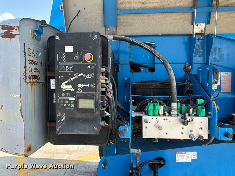 image for item DS2071 2014 Genie S-65  boom lift