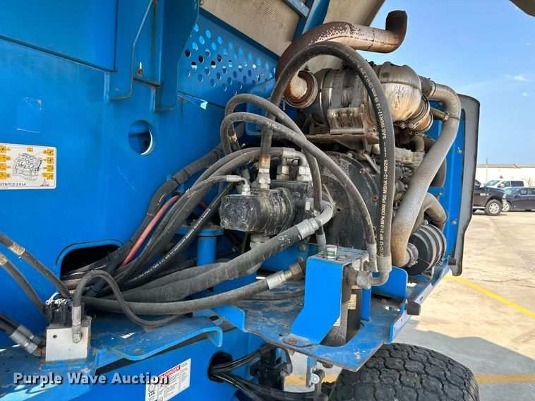 image for item DS2071 2014 Genie S-65  boom lift