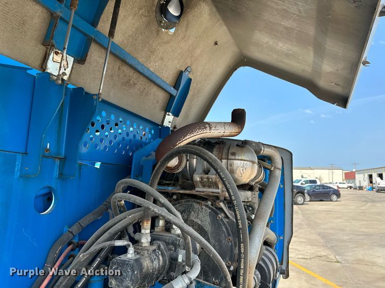 image for item DS2071 2014 Genie S-65  boom lift