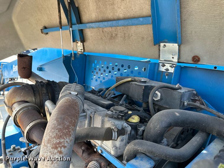 image for item DS2071 2014 Genie S-65  boom lift