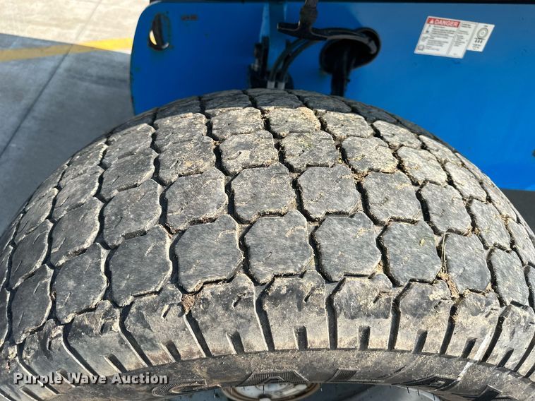 image for item DS2071 2014 Genie S-65  boom lift