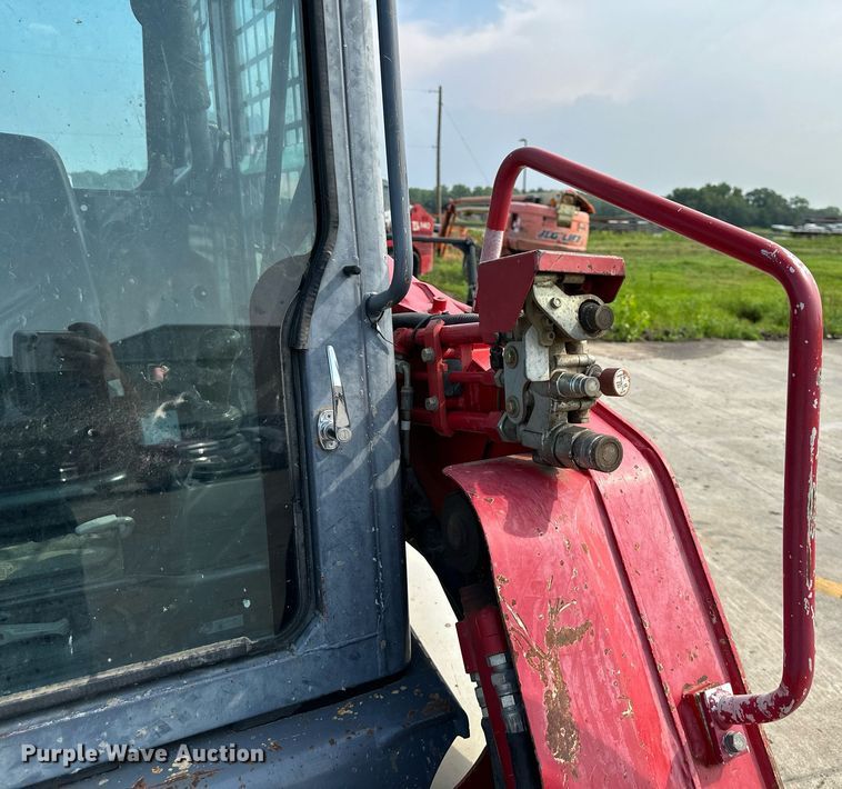 image for item DS2075 2015 Takeuchi TL12  tracked skid steer loader