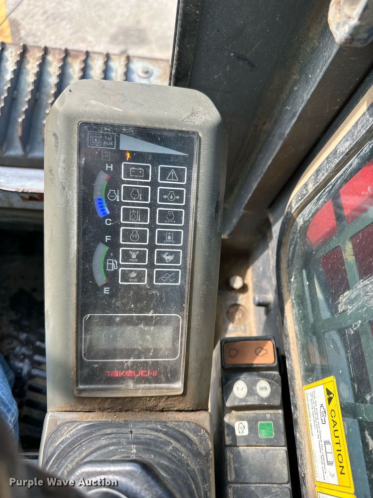 image for item DS2075 2015 Takeuchi TL12  tracked skid steer loader