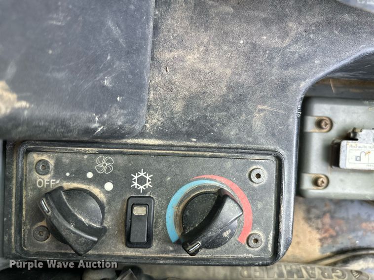 image for item DS2075 2015 Takeuchi TL12  tracked skid steer loader