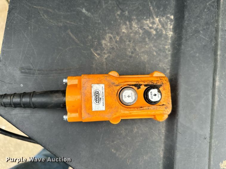 image for item DS2098 2015 Towmaster T-12HD  dump trailer