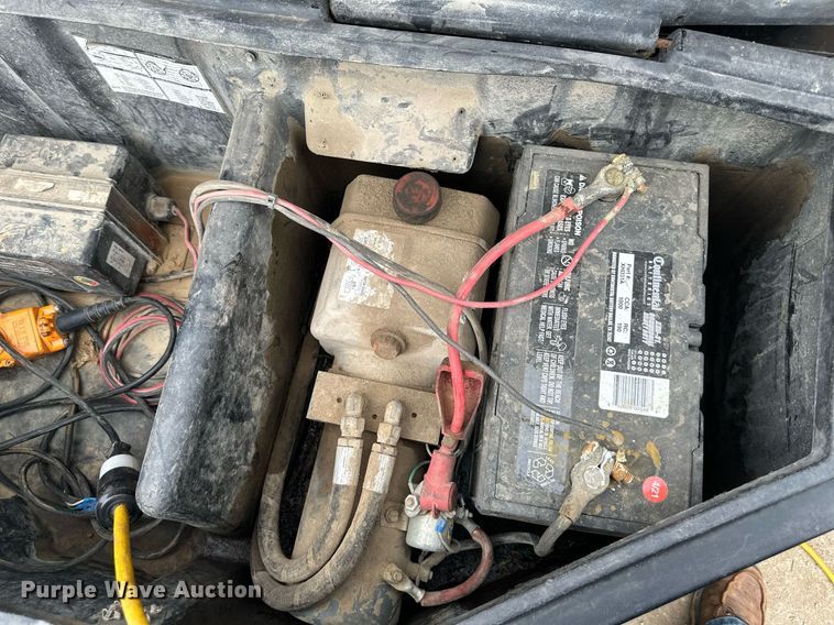 image for item DS2099 2016 Towmaster T-12HD  dump trailer