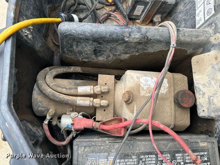 image for item DS2099 2016 Towmaster T-12HD  dump trailer