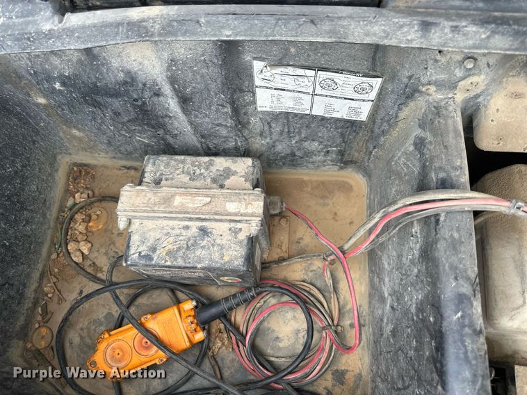 image for item DS2099 2016 Towmaster T-12HD  dump trailer