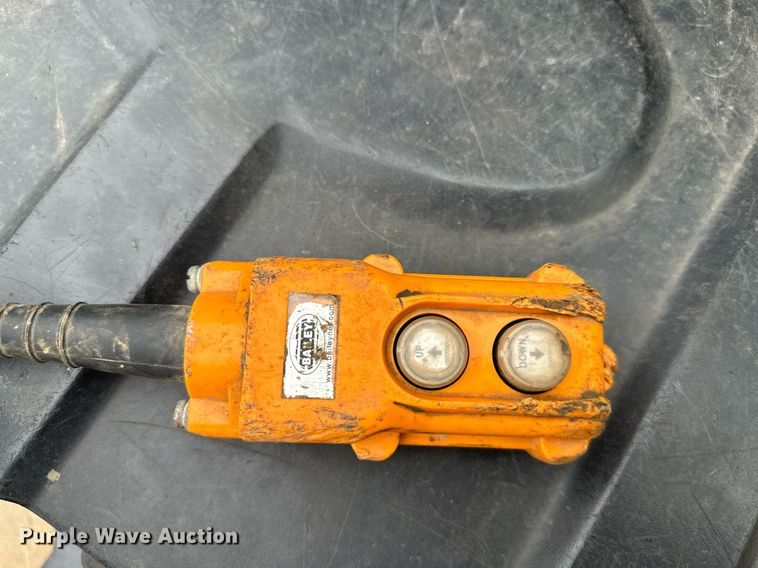 image for item DS2099 2016 Towmaster T-12HD  dump trailer