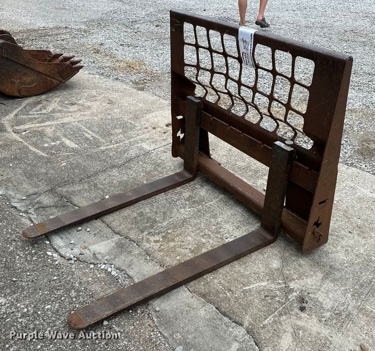 image for item DS2119 42" L pallet forks