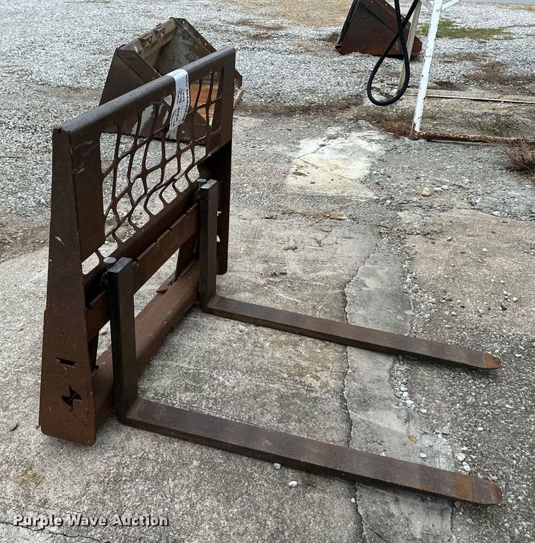 image for item DS2119 42" L pallet forks