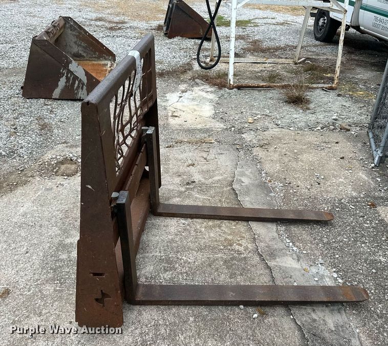 image for item DS2119 42" L pallet forks