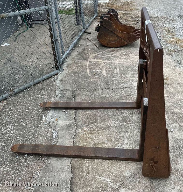 image for item DS2119 42" L pallet forks