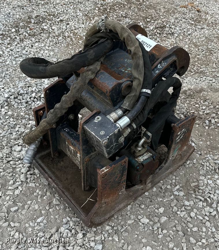 image for item DS2121 Bobcat  excavator plate compactor