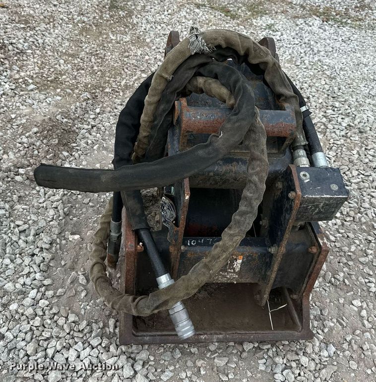 image for item DS2121 Bobcat  excavator plate compactor