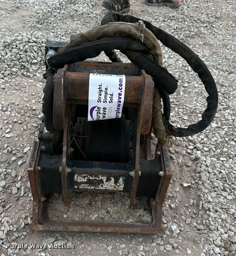 image for item DS2121 Bobcat  excavator plate compactor