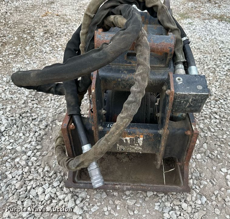 image for item DS2121 Bobcat  excavator plate compactor