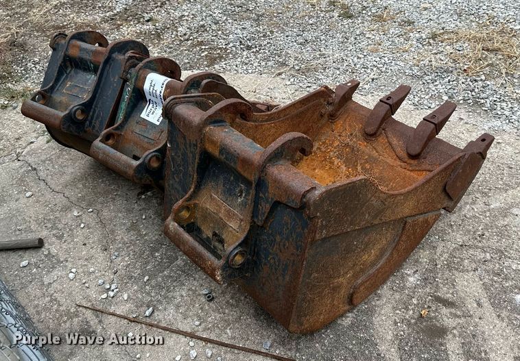 image for item DS2122 (3) Bobcat excavator buckets