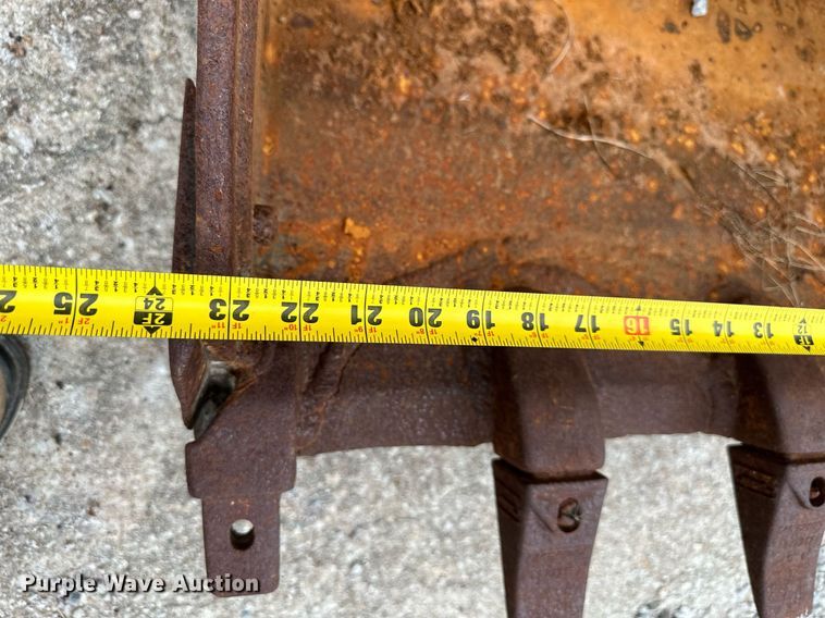 image for item DS2122 (3) Bobcat excavator buckets