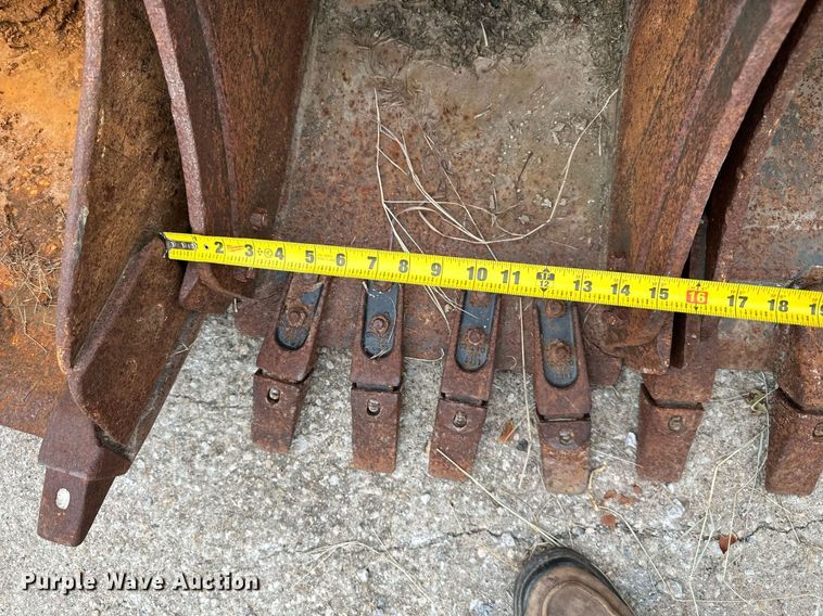 image for item DS2122 (3) Bobcat excavator buckets