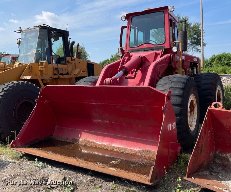 image for item DS8779 International Harvester H90  wheel loader