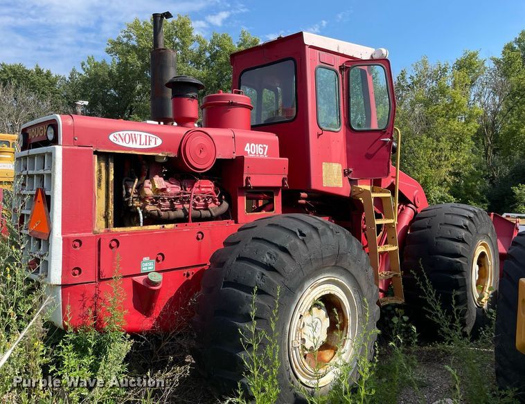 image for item DS8779 International Harvester H90  wheel loader