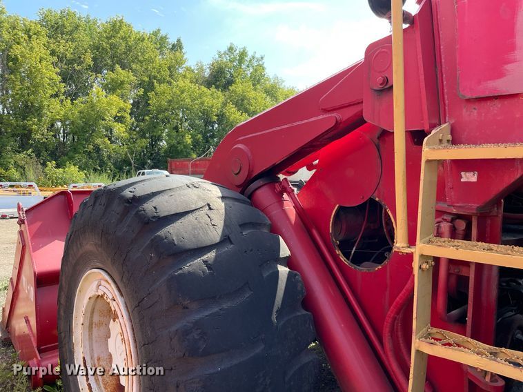 image for item DS8779 International Harvester H90  wheel loader