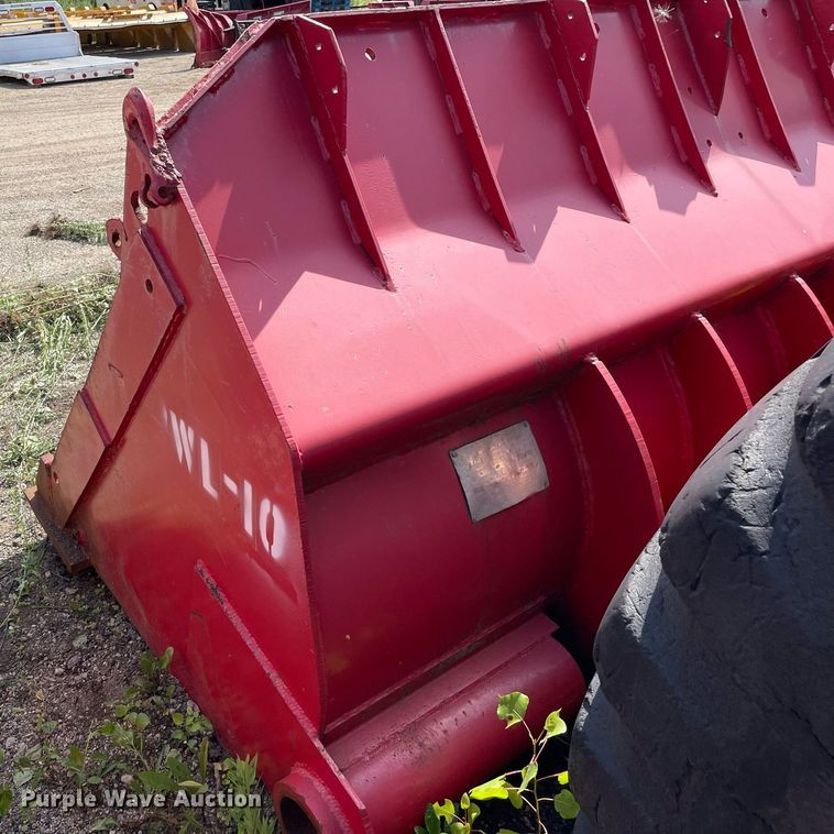 image for item DS8779 International Harvester H90  wheel loader