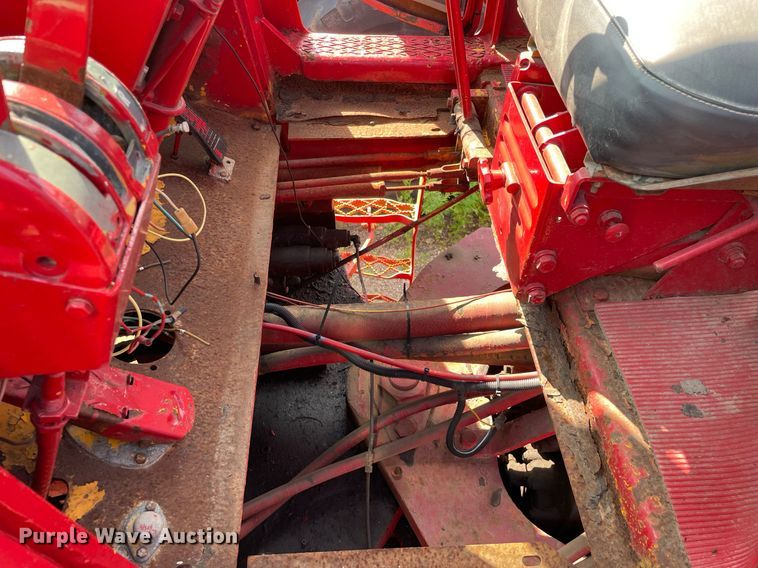 image for item DS8779 International Harvester H90  wheel loader