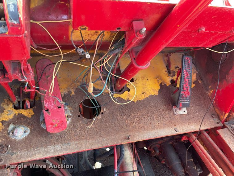 image for item DS8779 International Harvester H90  wheel loader