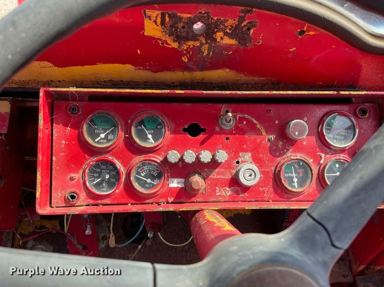 image for item DS8779 International Harvester H90  wheel loader