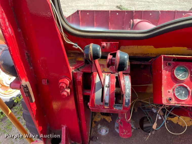 image for item DS8779 International Harvester H90  wheel loader