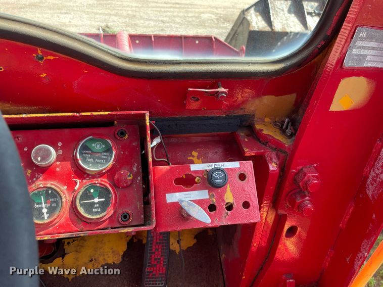 image for item DS8779 International Harvester H90  wheel loader