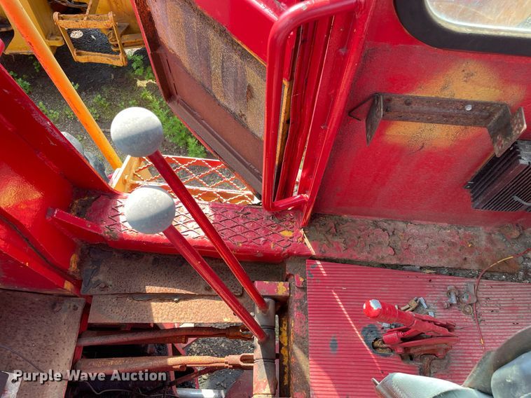 image for item DS8779 International Harvester H90  wheel loader