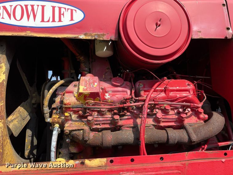 image for item DS8779 International Harvester H90  wheel loader