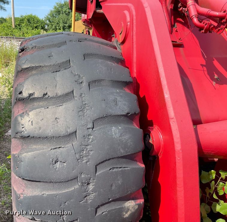 image for item DS8779 International Harvester H90  wheel loader