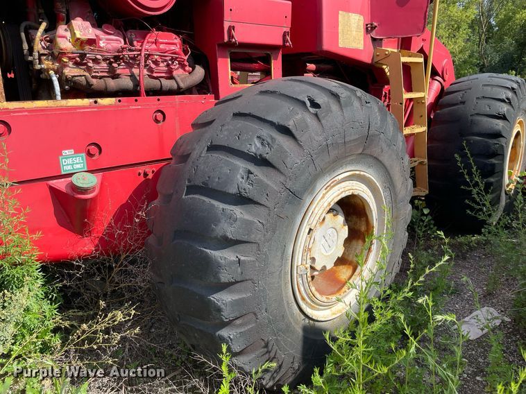 image for item DS8779 International Harvester H90  wheel loader