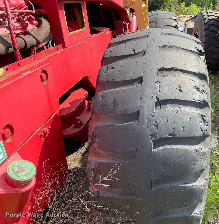 image for item DS8779 International Harvester H90  wheel loader