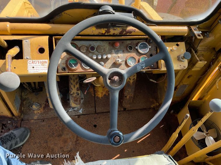 image for item DS8784 International Harvester  wheel loader