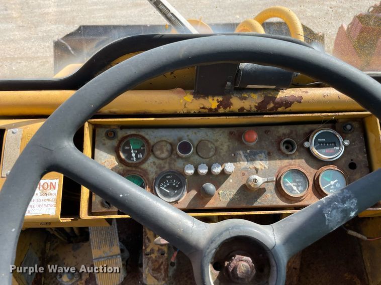 image for item DS8784 International Harvester  wheel loader