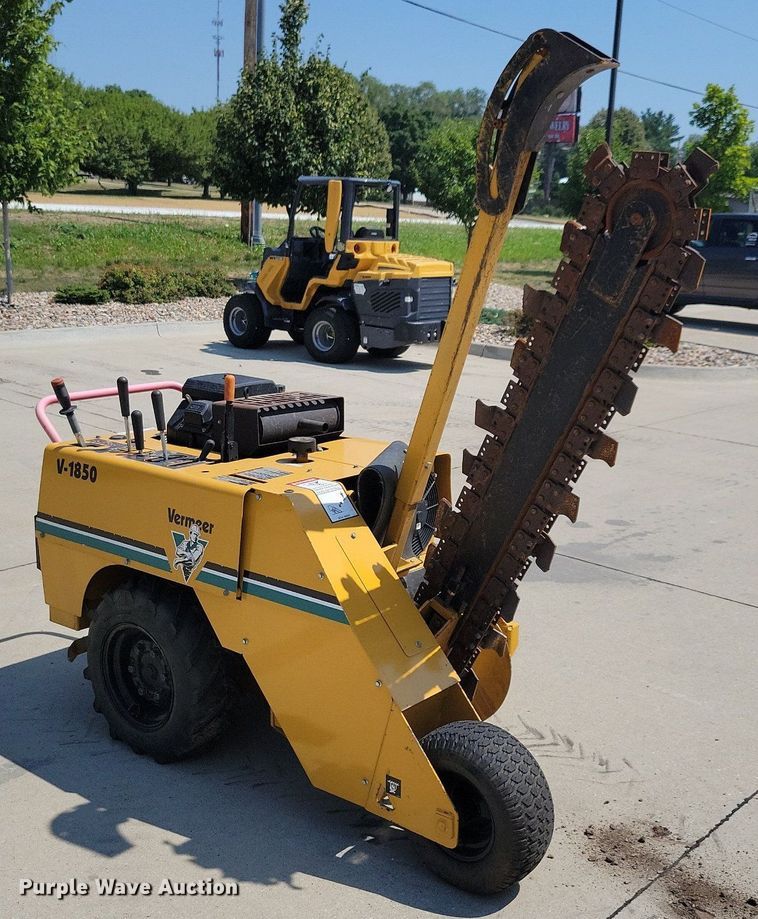 image for item IQ9762 1998 Vermeer V1850  trencher