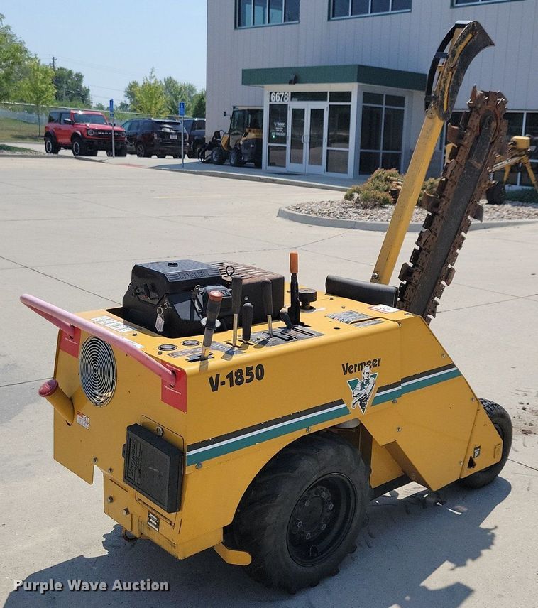 image for item IQ9762 1998 Vermeer V1850  trencher